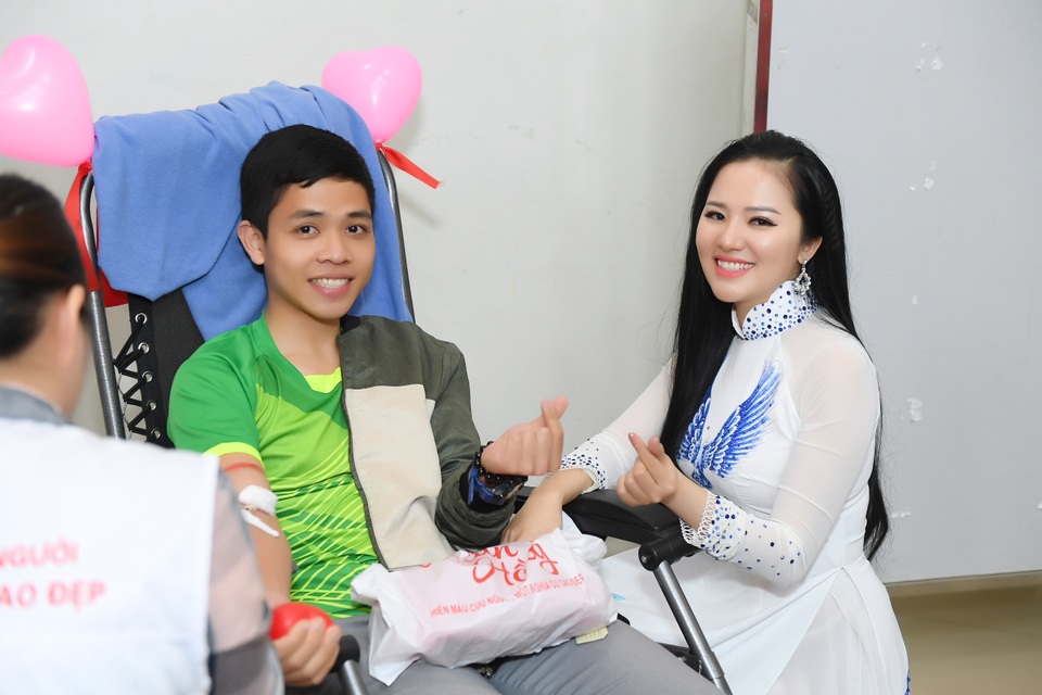 Ca sĩ Thuỳ Dung đầy nhiệt huyết trong Lễ hội Xuân Hồng 2019 - 4 Ca sĩ Thuỳ Dung đầy nhiệt huyết trong Lễ hội Xuân Hồng 2019 - 4