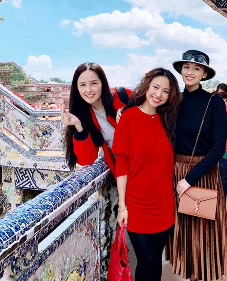 Loạt sao nữ khoe ảnh gợi cảm trên biển đầu hè - 17 Loạt sao nữ khoe ảnh gợi cảm trên biển đầu hè - 17