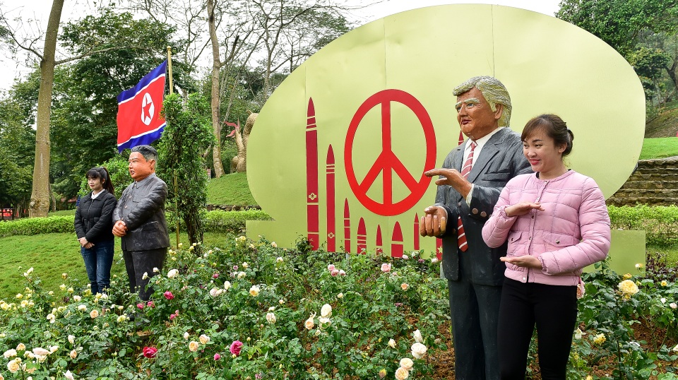 tương 2 lanh dao My Trieu-13.jpg tương 2 lanh dao My Trieu-13.jpg