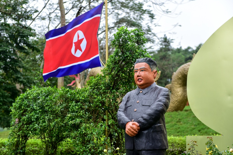 tương 2 lanh dao My Trieu-4.jpg tương 2 lanh dao My Trieu-4.jpg