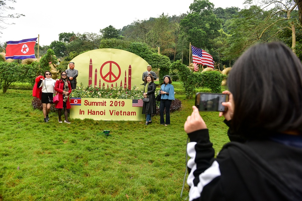 tương 2 lanh dao My Trieu-5.jpg tương 2 lanh dao My Trieu-5.jpg