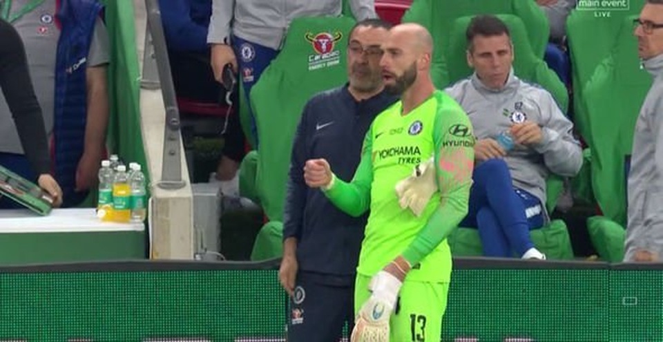 HLV Sarri tức điên do thủ thành Kepa Arrizabalaga không chịu rời sân - 2 HLV Sarri tức điên do thủ thành Kepa Arrizabalaga không chịu rời sân - 2