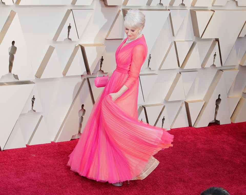 Minh tinh Hollywood khoe váy áo lộng lẫy trên thảm đỏ Oscar 2019 - 44 Minh tinh Hollywood khoe váy áo lộng lẫy trên thảm đỏ Oscar 2019 - 44