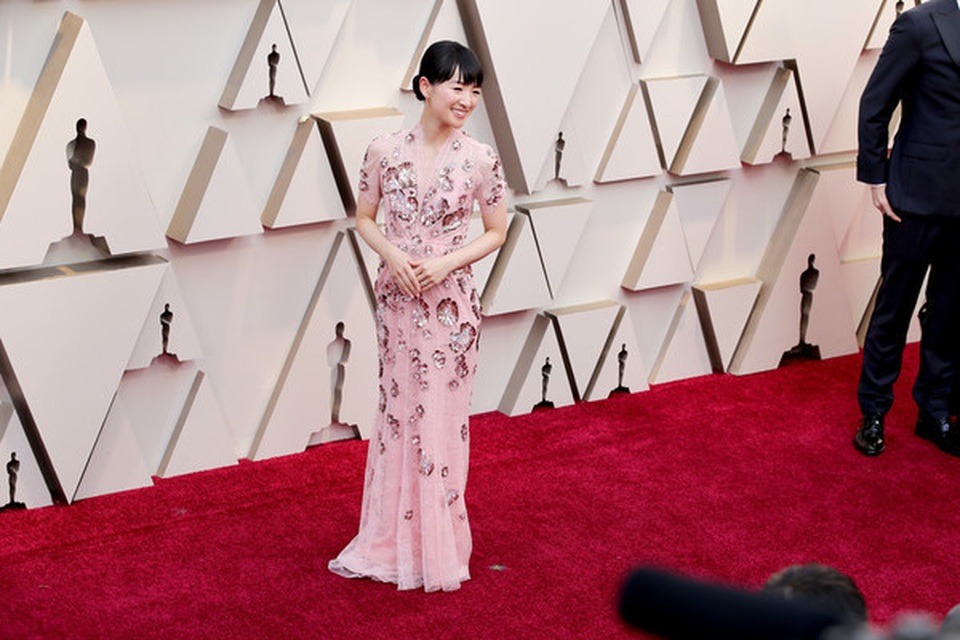Minh tinh Hollywood khoe váy áo lộng lẫy trên thảm đỏ Oscar 2019 - 35 Minh tinh Hollywood khoe váy áo lộng lẫy trên thảm đỏ Oscar 2019 - 35