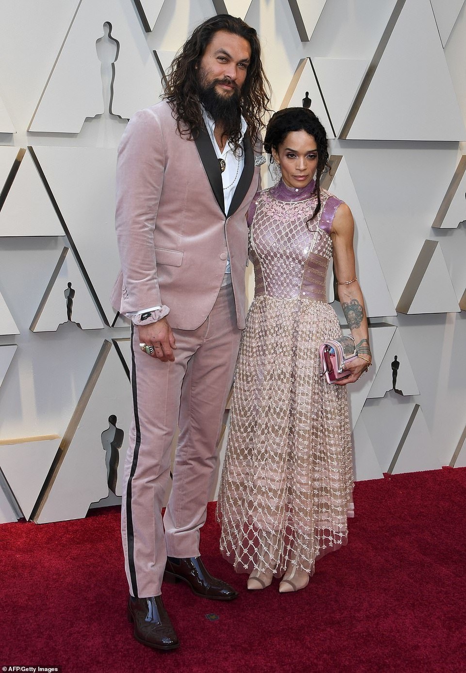 Minh tinh Hollywood khoe váy áo lộng lẫy trên thảm đỏ Oscar 2019 - 53 Minh tinh Hollywood khoe váy áo lộng lẫy trên thảm đỏ Oscar 2019 - 53