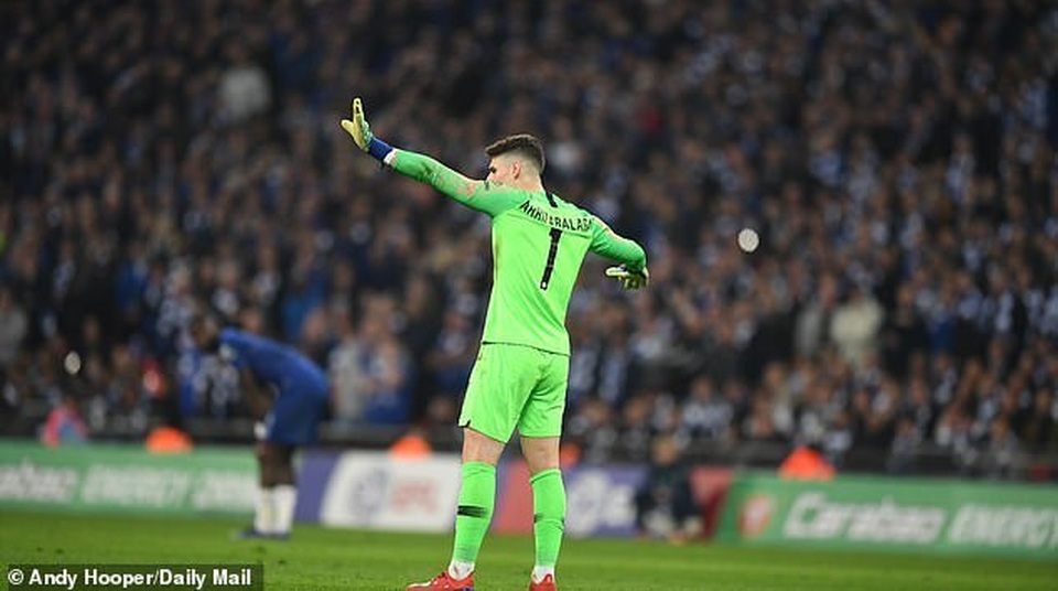 HLV Sarri tức điên do thủ thành Kepa Arrizabalaga không chịu rời sân - 4 HLV Sarri tức điên do thủ thành Kepa Arrizabalaga không chịu rời sân - 4