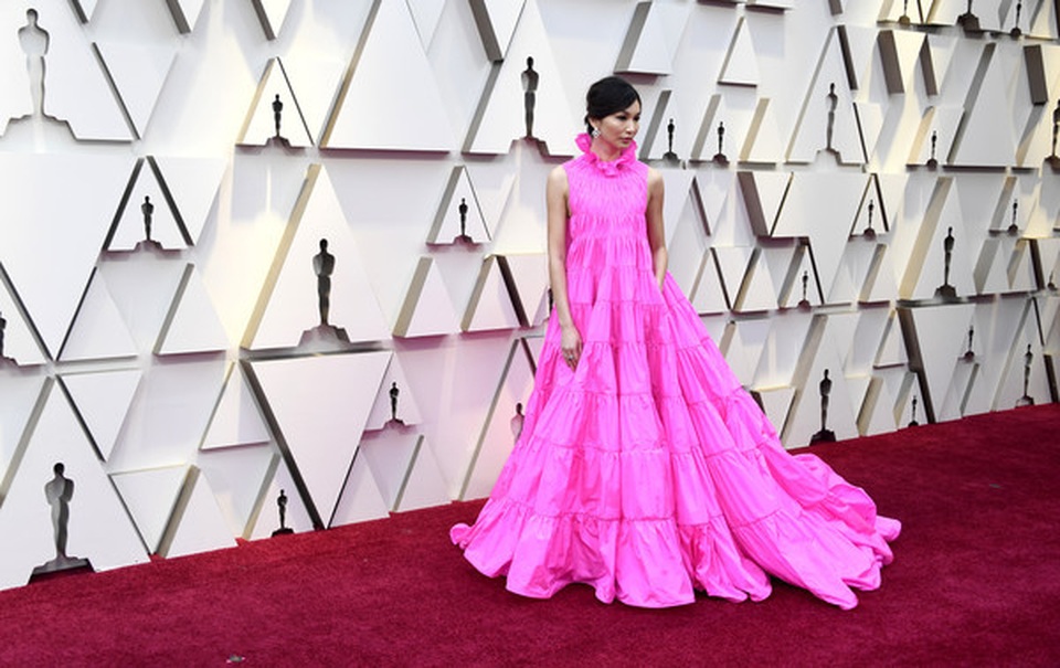 Minh tinh Hollywood khoe váy áo lộng lẫy trên thảm đỏ Oscar 2019 - 64 Minh tinh Hollywood khoe váy áo lộng lẫy trên thảm đỏ Oscar 2019 - 64