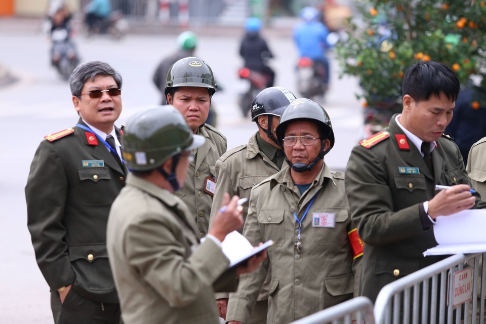 Chó nghiệp vụ tuần tra trong khuôn viên khách sạn Marriot - 7 Chó nghiệp vụ tuần tra trong khuôn viên khách sạn Marriot - 7