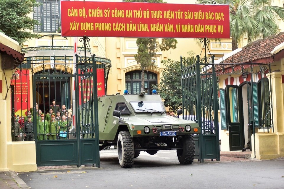 Dàn xe đặc chủng bảo vệ thượng đỉnh Mỹ - Triều diễu hành trên đường Hà Nội - 3 Dàn xe đặc chủng bảo vệ thượng đỉnh Mỹ - Triều diễu hành trên đường Hà Nội - 3