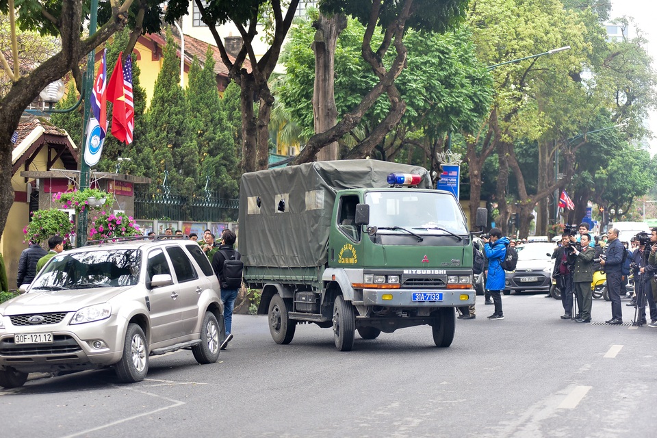 Dàn xe đặc chủng bảo vệ thượng đỉnh Mỹ - Triều diễu hành trên đường Hà Nội - 8 Dàn xe đặc chủng bảo vệ thượng đỉnh Mỹ - Triều diễu hành trên đường Hà Nội - 8