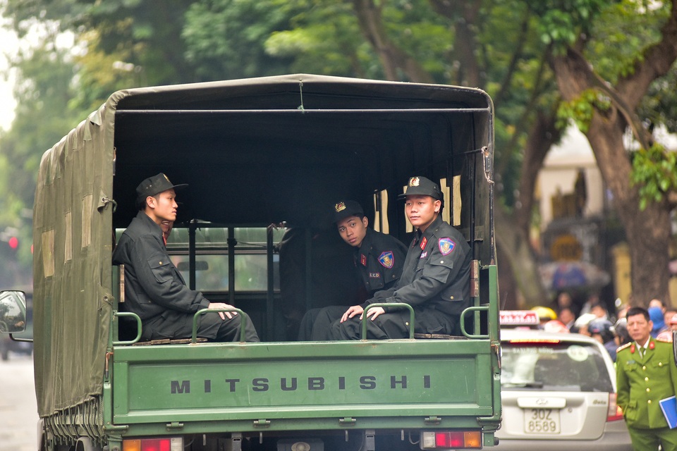 Dàn xe đặc chủng bảo vệ thượng đỉnh Mỹ - Triều diễu hành trên đường Hà Nội - 9 Dàn xe đặc chủng bảo vệ thượng đỉnh Mỹ - Triều diễu hành trên đường Hà Nội - 9