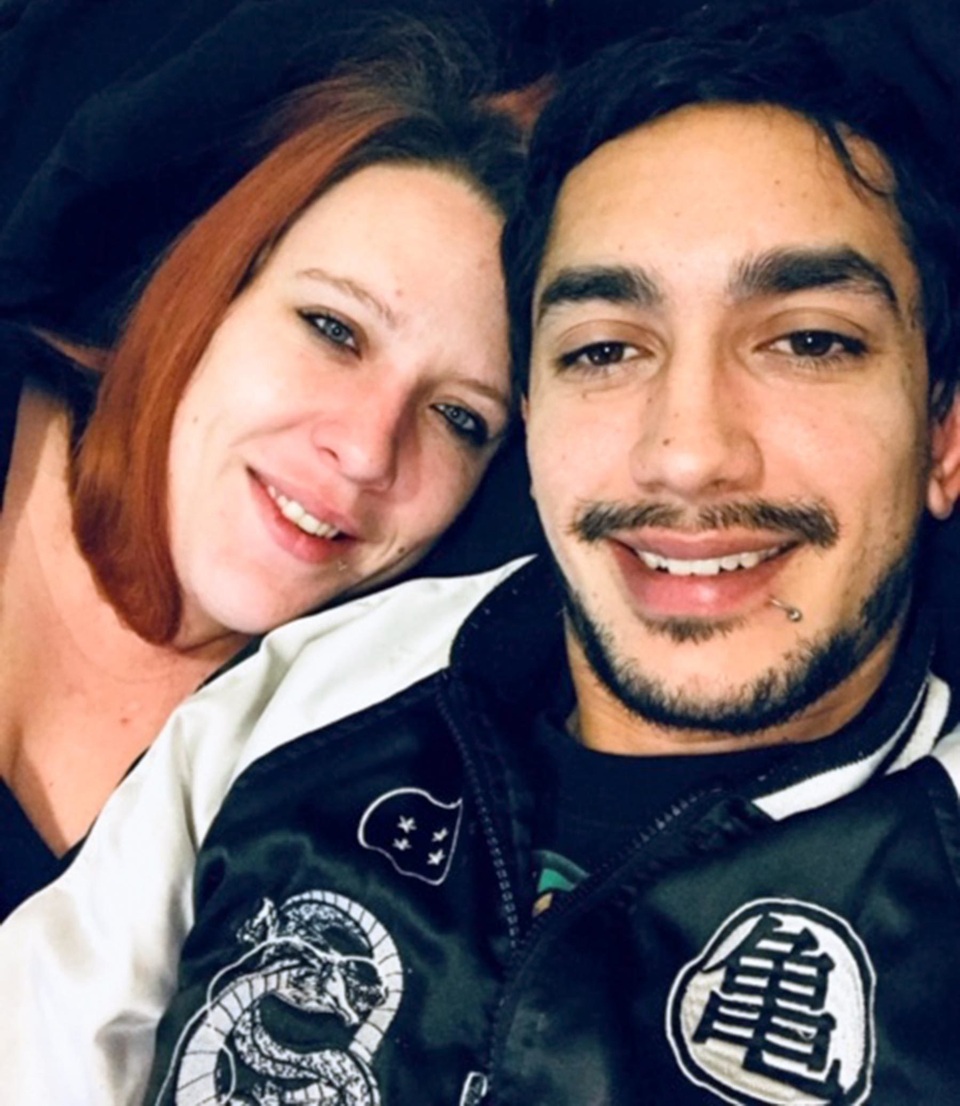 Cặp đôi hẹn hò trên livestream đính hôn ngay lần đầu gặp mặt - 1