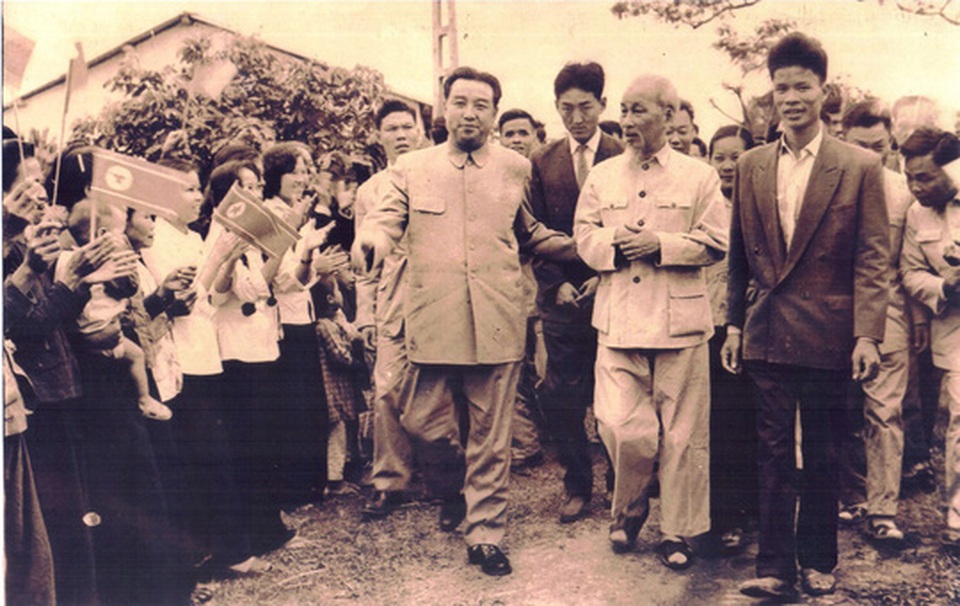 Câu chuyện đằng sau bức ảnh chụp Bác Hồ và Chủ tịch Kim Nhật Thành - 1 Câu chuyện đằng sau bức ảnh chụp Bác Hồ và Chủ tịch Kim Nhật Thành - 1