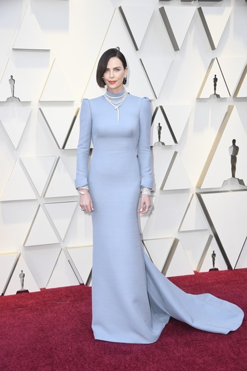 Minh tinh Hollywood khoe váy áo lộng lẫy trên thảm đỏ Oscar 2019 - 50 Minh tinh Hollywood khoe váy áo lộng lẫy trên thảm đỏ Oscar 2019 - 50