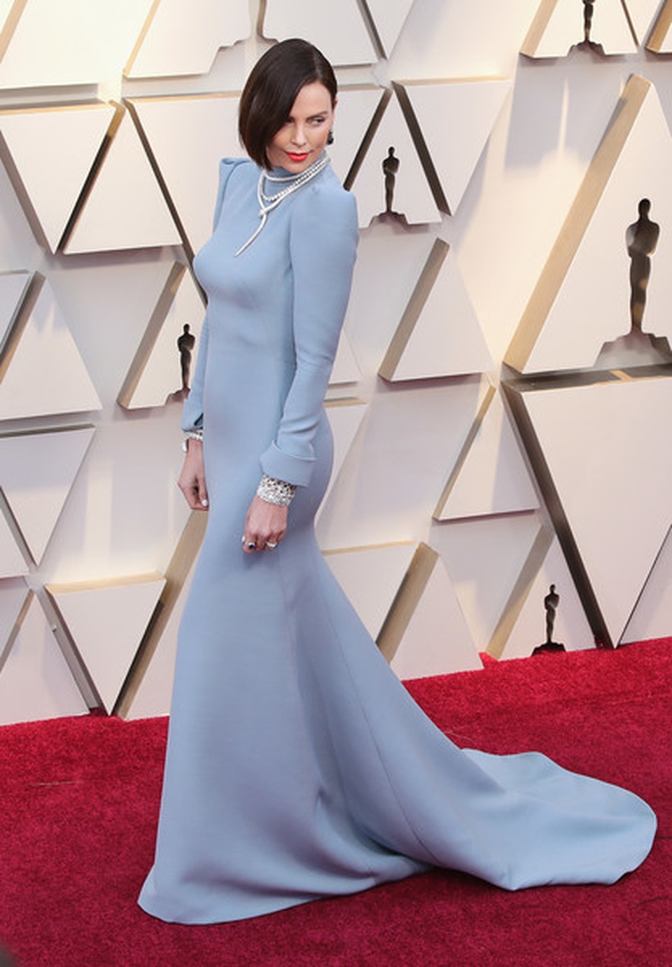 Minh tinh Hollywood khoe váy áo lộng lẫy trên thảm đỏ Oscar 2019 - 49 Minh tinh Hollywood khoe váy áo lộng lẫy trên thảm đỏ Oscar 2019 - 49