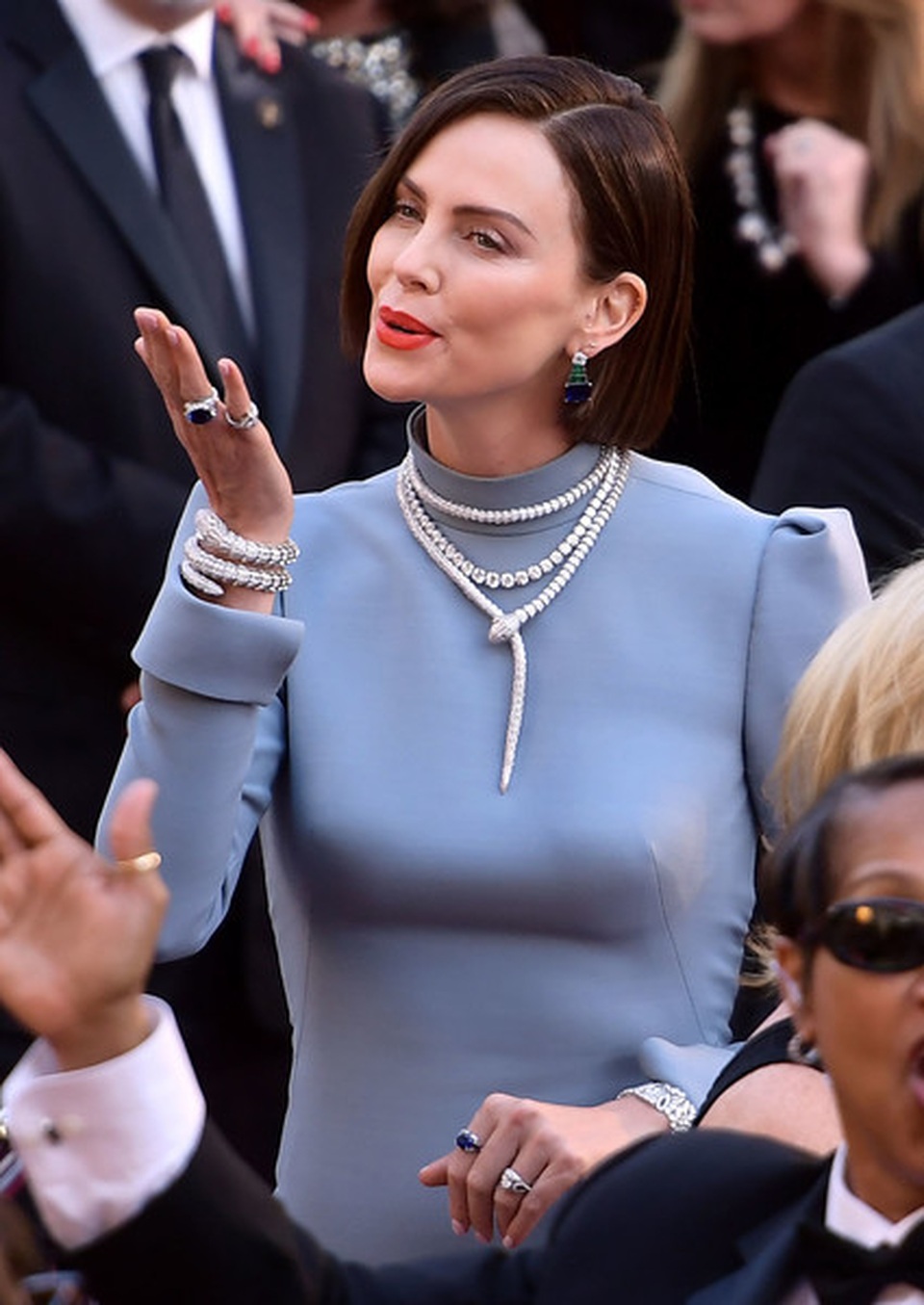 Minh tinh Hollywood khoe váy áo lộng lẫy trên thảm đỏ Oscar 2019 - 47 Minh tinh Hollywood khoe váy áo lộng lẫy trên thảm đỏ Oscar 2019 - 47