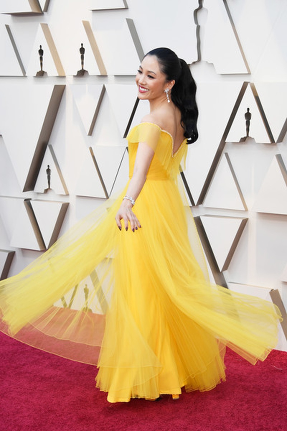 Minh tinh Hollywood khoe váy áo lộng lẫy trên thảm đỏ Oscar 2019 - 30 Minh tinh Hollywood khoe váy áo lộng lẫy trên thảm đỏ Oscar 2019 - 30
