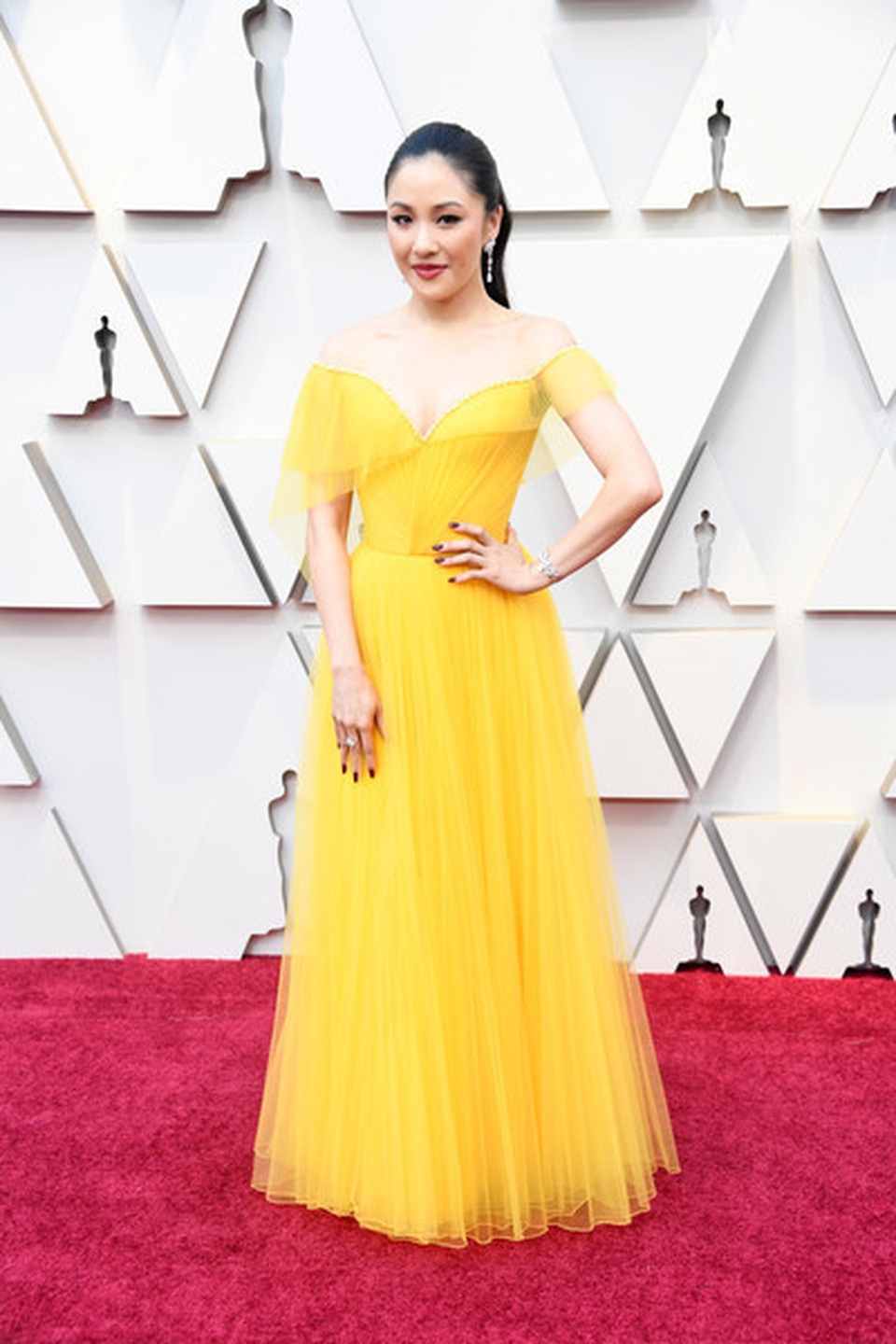 Minh tinh Hollywood khoe váy áo lộng lẫy trên thảm đỏ Oscar 2019 - 31 Minh tinh Hollywood khoe váy áo lộng lẫy trên thảm đỏ Oscar 2019 - 31