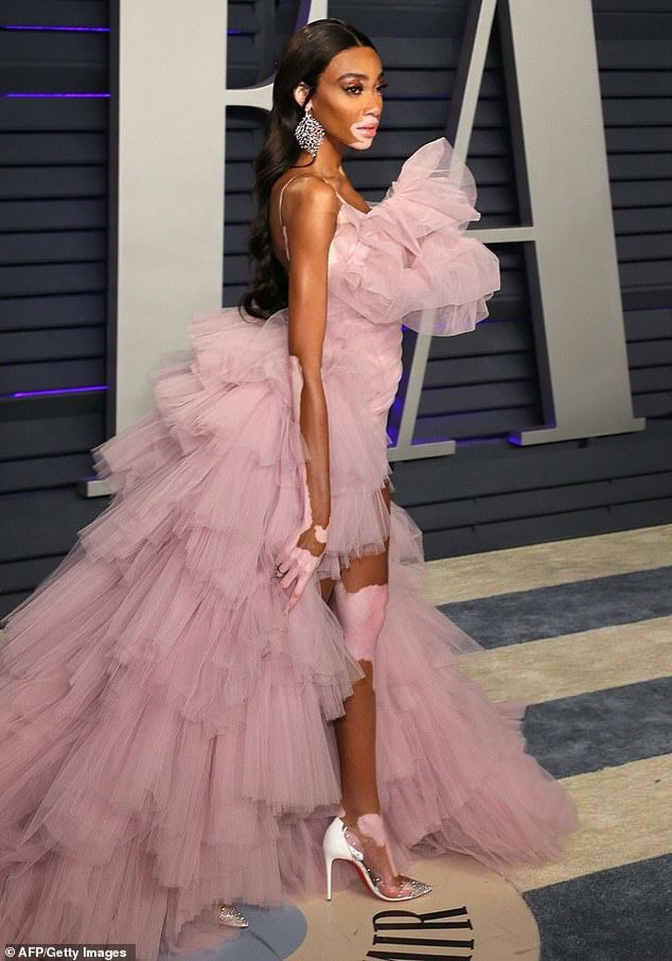 Siêu mẫu bạch biến diện váy sành điệu dự tiệc Oscar  - 3