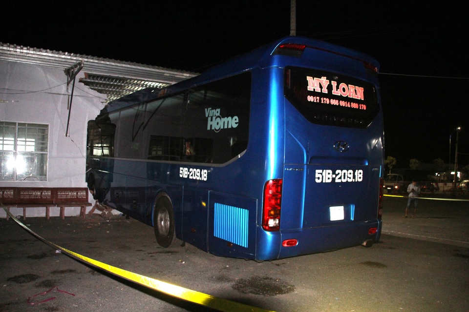 Vụ xe khách tông 6 người thương vong: Gây tai nạn khi đang kiểm tra phanh xe? - 3 Vụ xe khách tông 6 người thương vong: Gây tai nạn khi đang kiểm tra phanh xe? - 3