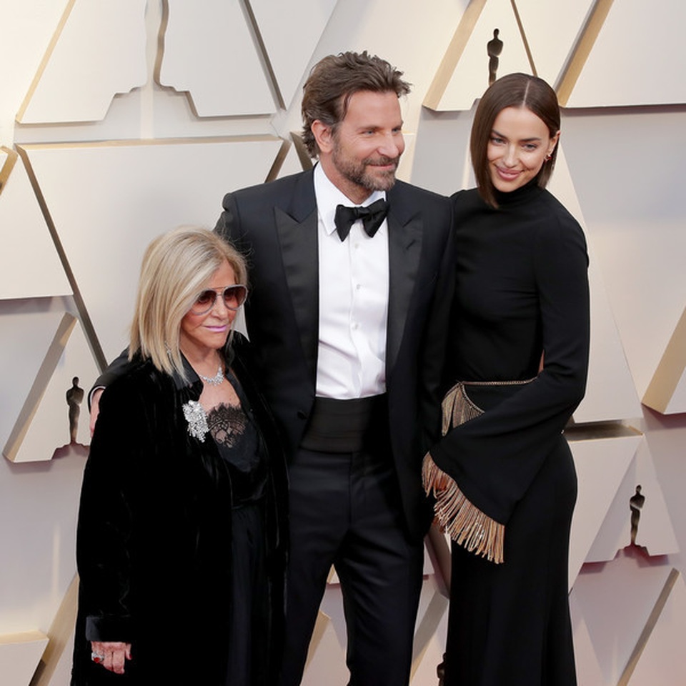 Minh tinh Hollywood khoe váy áo lộng lẫy trên thảm đỏ Oscar 2019 - 66 Minh tinh Hollywood khoe váy áo lộng lẫy trên thảm đỏ Oscar 2019 - 66