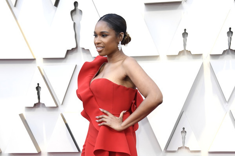 Minh tinh Hollywood khoe váy áo lộng lẫy trên thảm đỏ Oscar 2019 - 14 Minh tinh Hollywood khoe váy áo lộng lẫy trên thảm đỏ Oscar 2019 - 14