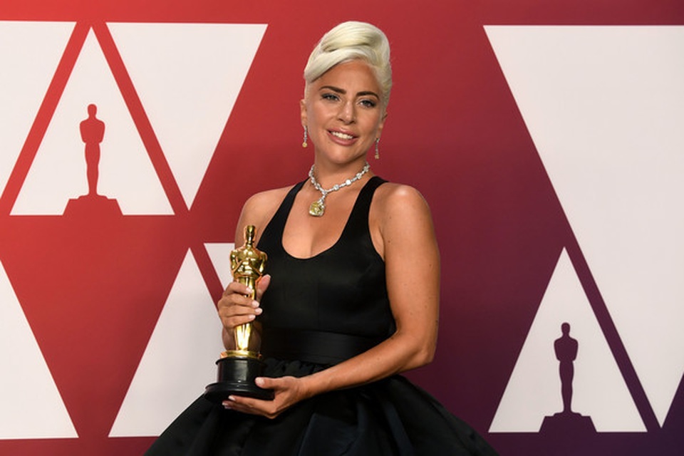 Lady Gaga khóc như mưa sau khi nhận giải Oscar - 11 Lady Gaga khóc như mưa sau khi nhận giải Oscar - 11