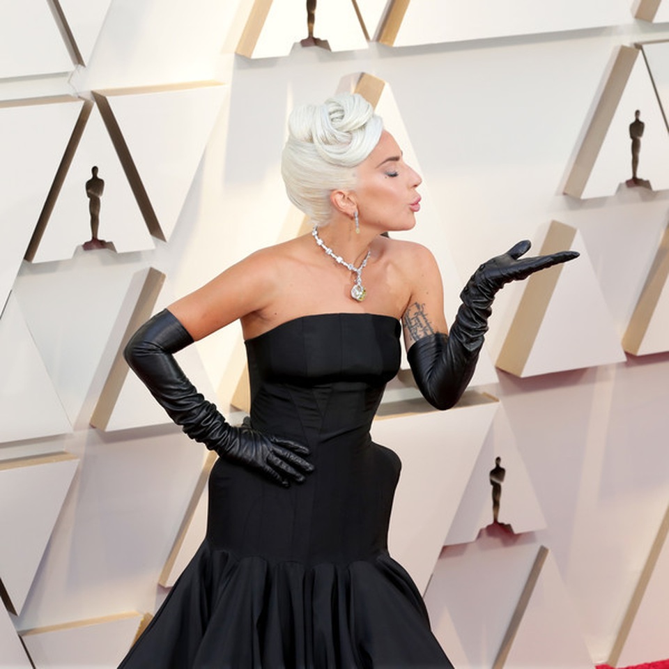 Minh tinh Hollywood khoe váy áo lộng lẫy trên thảm đỏ Oscar 2019 - 57 Minh tinh Hollywood khoe váy áo lộng lẫy trên thảm đỏ Oscar 2019 - 57