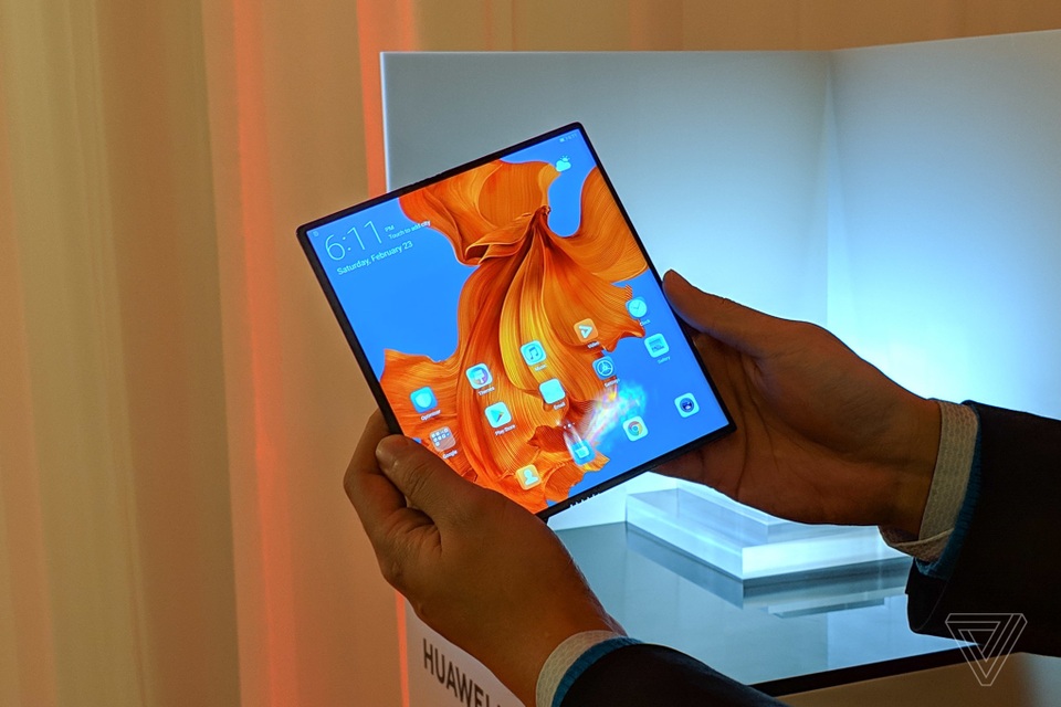 Huawei trình làng smartphone có thể gập được Mate X với thiết kế độc đáo - 3 Huawei trình làng smartphone có thể gập được Mate X với thiết kế độc đáo - 3