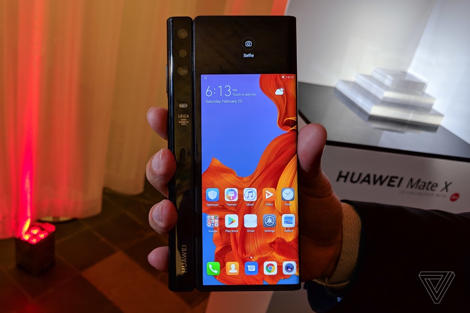 Huawei trình làng smartphone có thể gập được Mate X với thiết kế độc đáo - 7 Huawei trình làng smartphone có thể gập được Mate X với thiết kế độc đáo - 7