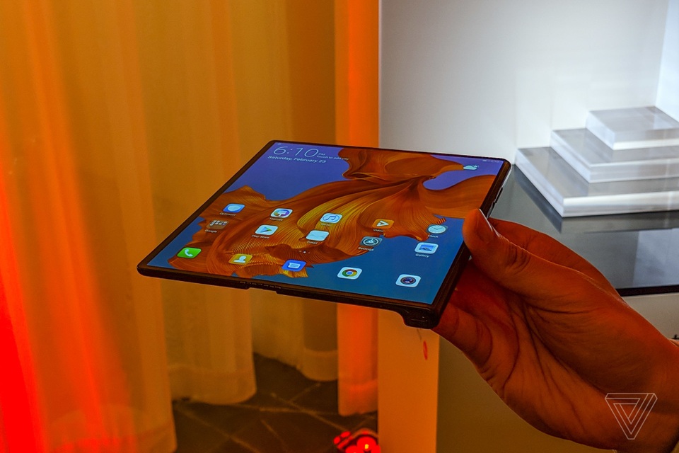Huawei trình làng smartphone có thể gập được Mate X với thiết kế độc đáo - 9 Huawei trình làng smartphone có thể gập được Mate X với thiết kế độc đáo - 9