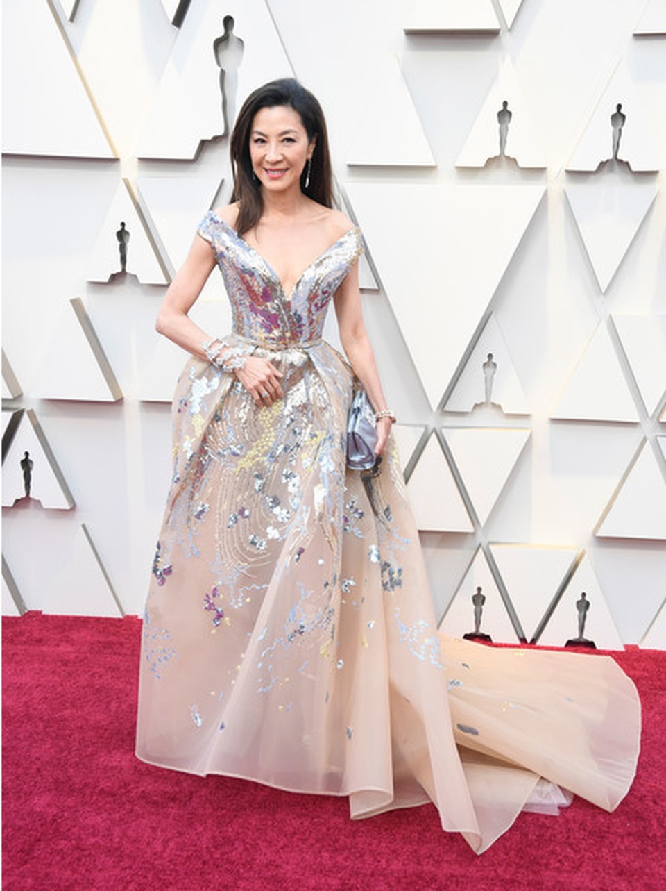 Minh tinh Hollywood khoe váy áo lộng lẫy trên thảm đỏ Oscar 2019 - 7 Minh tinh Hollywood khoe váy áo lộng lẫy trên thảm đỏ Oscar 2019 - 7