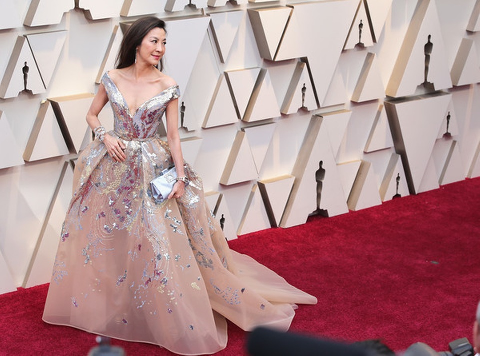 Minh tinh Hollywood khoe váy áo lộng lẫy trên thảm đỏ Oscar 2019 - 8 Minh tinh Hollywood khoe váy áo lộng lẫy trên thảm đỏ Oscar 2019 - 8