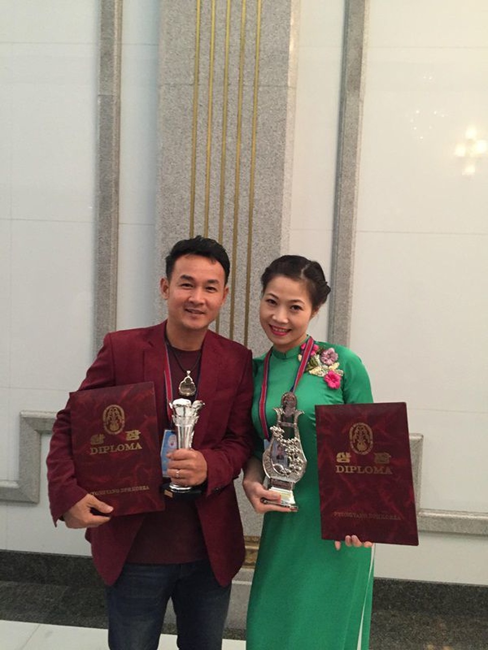 Nghệ sĩ xiếc Phương linh và nghệ sĩ Minh Trang, đại diện nhóm múa Nhà hát nhạc vũ kịch