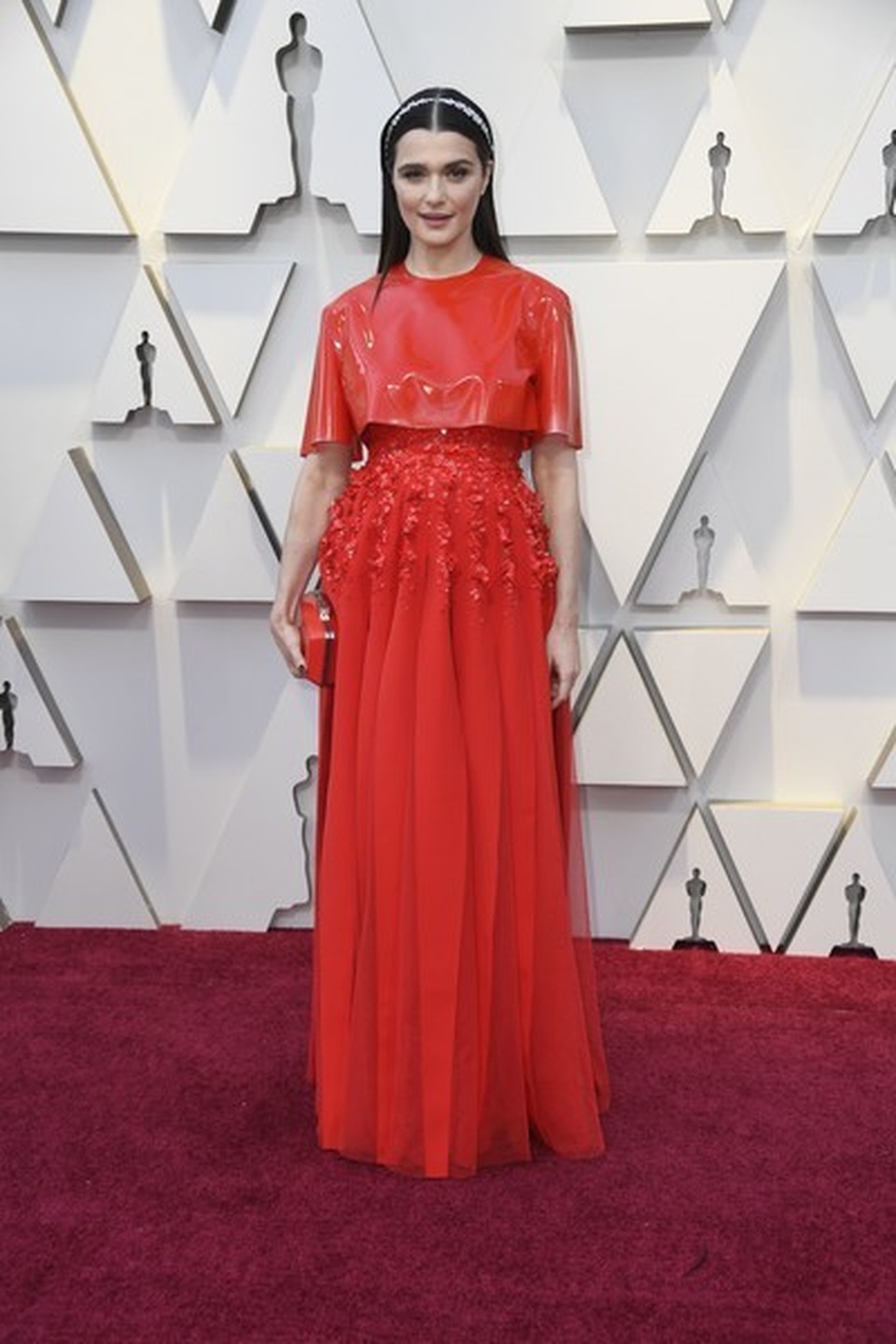 Minh tinh Hollywood khoe váy áo lộng lẫy trên thảm đỏ Oscar 2019 - 6 Minh tinh Hollywood khoe váy áo lộng lẫy trên thảm đỏ Oscar 2019 - 6