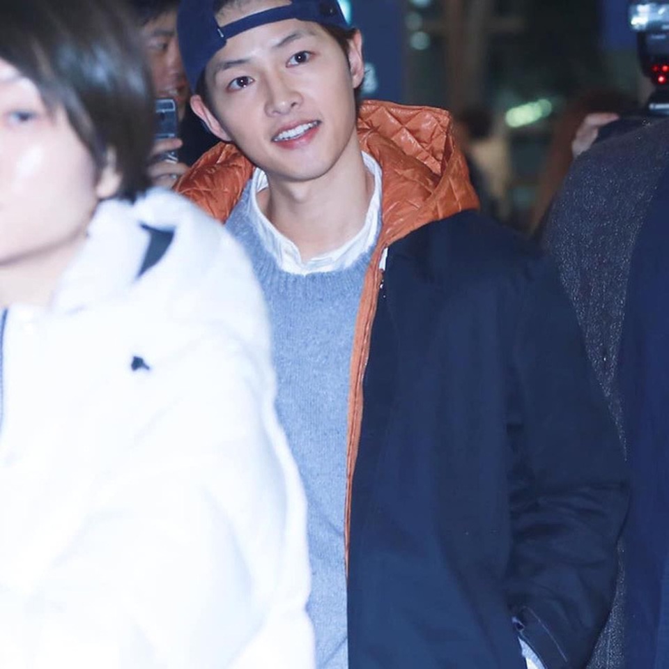 Song Joong Ki lần đầu xuất hiện sau tin đồn ly hôn - 5 Song Joong Ki lần đầu xuất hiện sau tin đồn ly hôn - 5