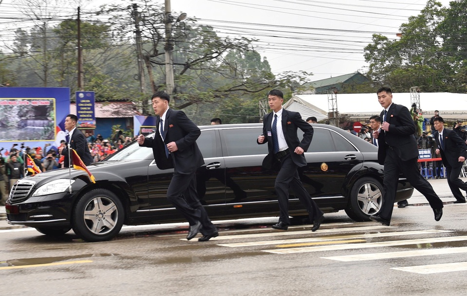 Điều ít biết về tài xế từng lái siêu xe chở ông Kim Jong-un tại thượng đỉnh với ông Trump - 7 Điều ít biết về tài xế từng lái siêu xe chở ông Kim Jong-un tại thượng đỉnh với ông Trump - 7