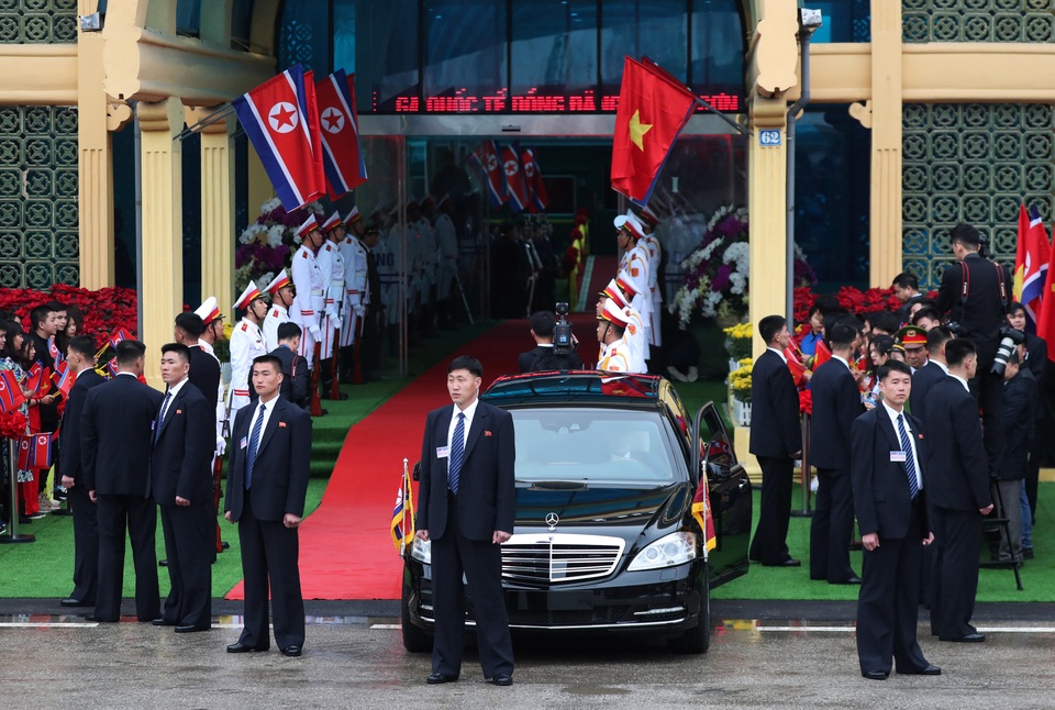 Điều ít biết về tài xế từng lái siêu xe chở ông Kim Jong-un tại thượng đỉnh với ông Trump - 5 Điều ít biết về tài xế từng lái siêu xe chở ông Kim Jong-un tại thượng đỉnh với ông Trump - 5