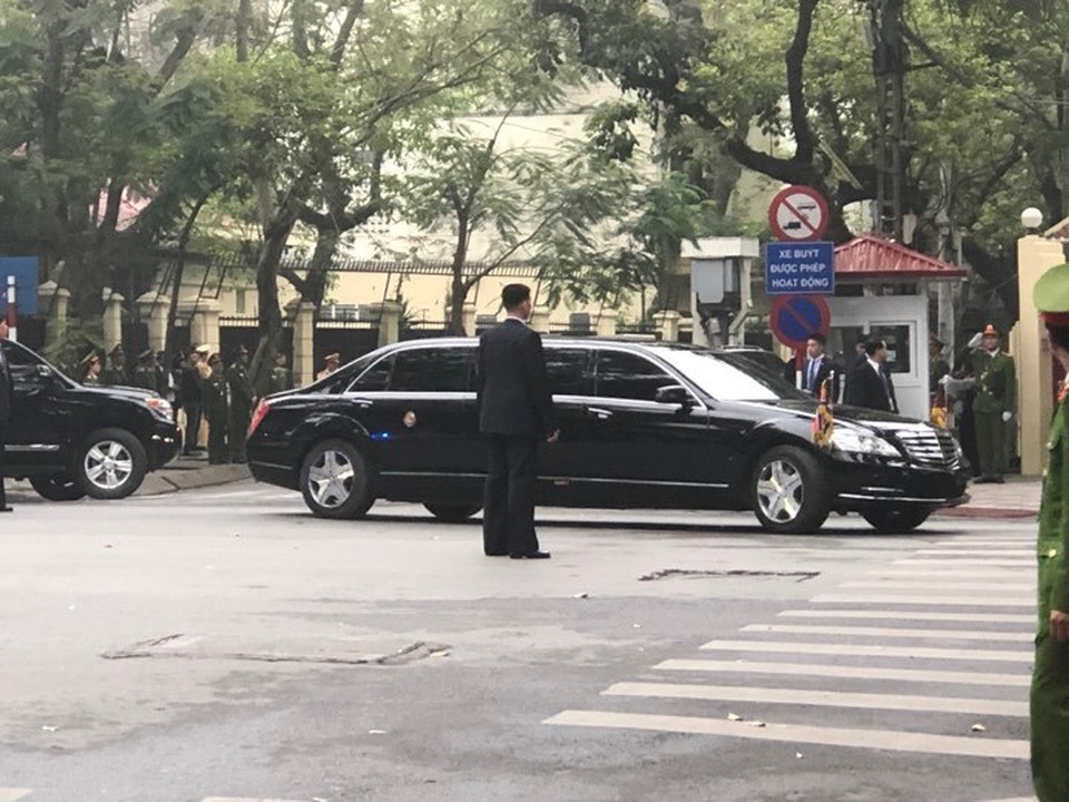 Chủ tịch Kim Jong-un thăm Đại sứ quán Triều Tiên tại Hà Nội - 3 Chủ tịch Kim Jong-un thăm Đại sứ quán Triều Tiên tại Hà Nội - 3