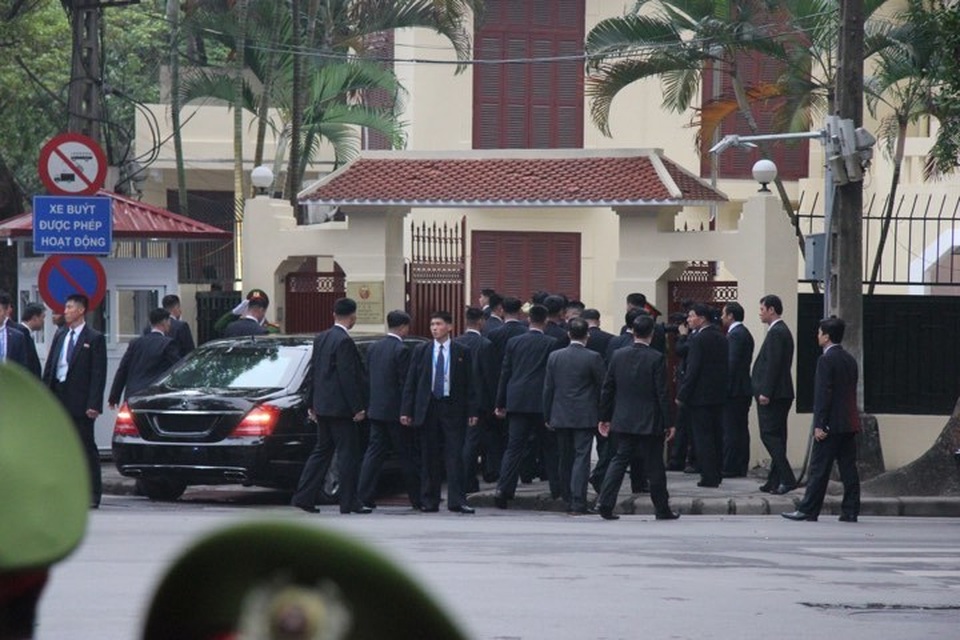 Chủ tịch Kim Jong-un thăm Đại sứ quán Triều Tiên tại Hà Nội - 2 Chủ tịch Kim Jong-un thăm Đại sứ quán Triều Tiên tại Hà Nội - 2
