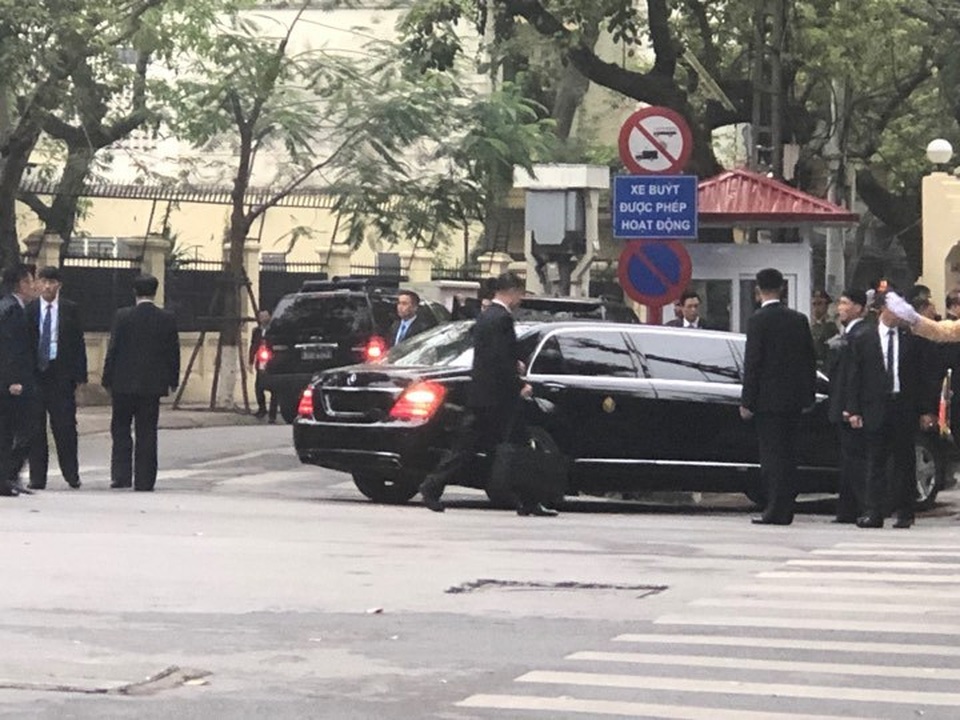 Chủ tịch Kim Jong-un thăm Đại sứ quán Triều Tiên tại Hà Nội - 1 Chủ tịch Kim Jong-un thăm Đại sứ quán Triều Tiên tại Hà Nội - 1