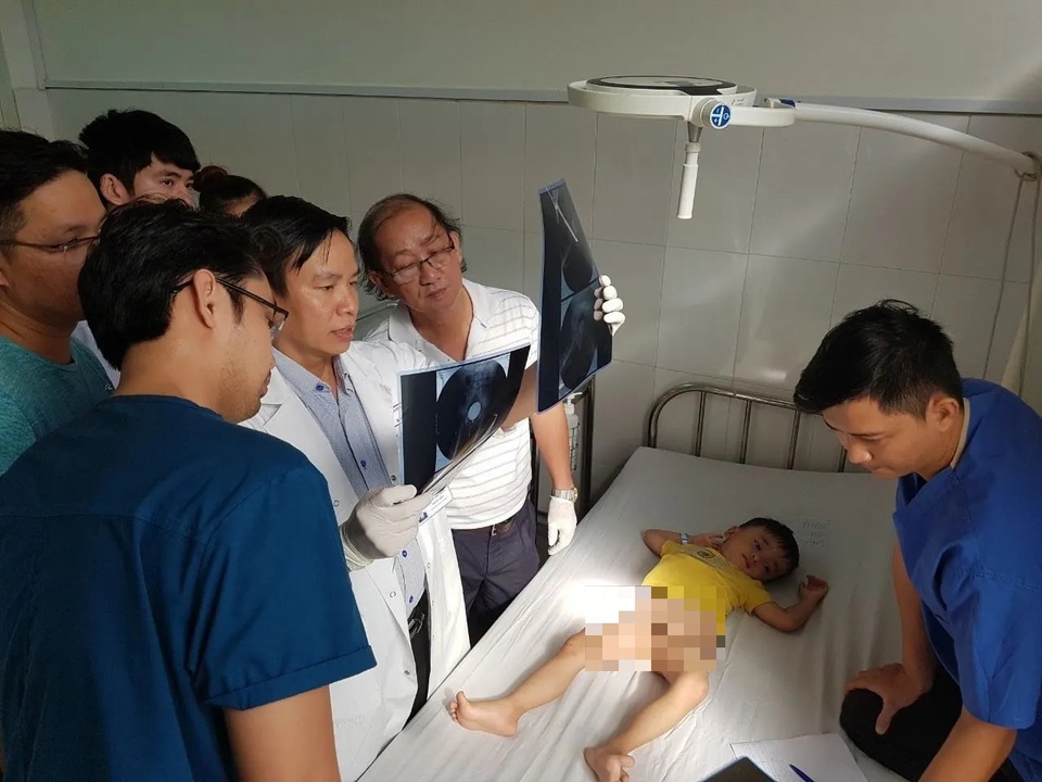 Bệnh nhi tiểu tiện được là niềm vui của bác sĩ - 1 Bệnh nhi tiểu tiện được là niềm vui của bác sĩ - 1
