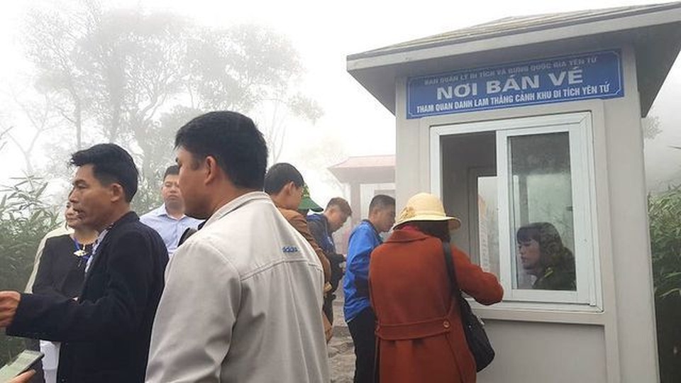 Bốt thu phí giữa “non thiêng” Yên Tử: Người nghèo không được lên lễ Phật? - 2 Bốt thu phí giữa “non thiêng” Yên Tử: Người nghèo không được lên lễ Phật? - 2