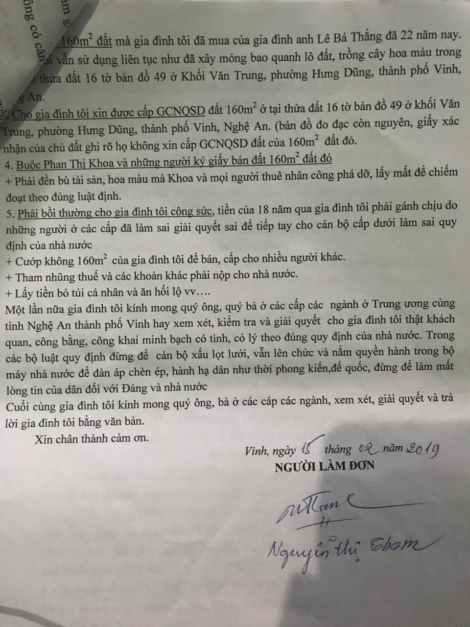 Cụ bà 80 tuổi còng lưng đi đòi công lý suốt 18 năm tại Nghệ An! - 2 Cụ bà 80 tuổi còng lưng đi đòi công lý suốt 18 năm tại Nghệ An! - 2
