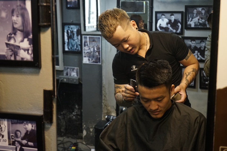 Salon Hà Nội mở dịch vụ khắc hình ông Trump – Kim lên tóc gây “sốt” - 6 Salon Hà Nội mở dịch vụ khắc hình ông Trump – Kim lên tóc gây “sốt” - 6