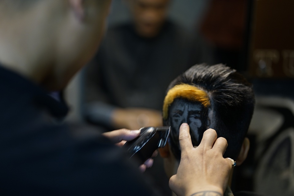Salon Hà Nội mở dịch vụ khắc hình ông Trump – Kim lên tóc gây “sốt” - 5 Salon Hà Nội mở dịch vụ khắc hình ông Trump – Kim lên tóc gây “sốt” - 5