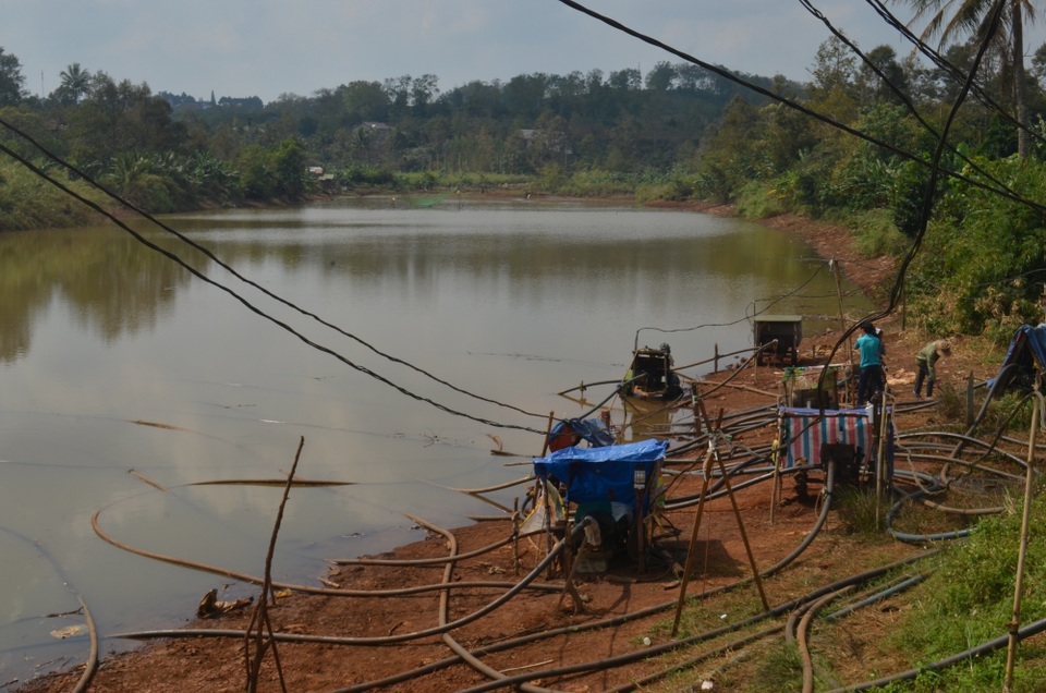Người dân lao đao, hàng ngàn ha cây trồng chờ... chết vì nắng hạn - 1 Người dân lao đao, hàng ngàn ha cây trồng chờ... chết vì nắng hạn - 1