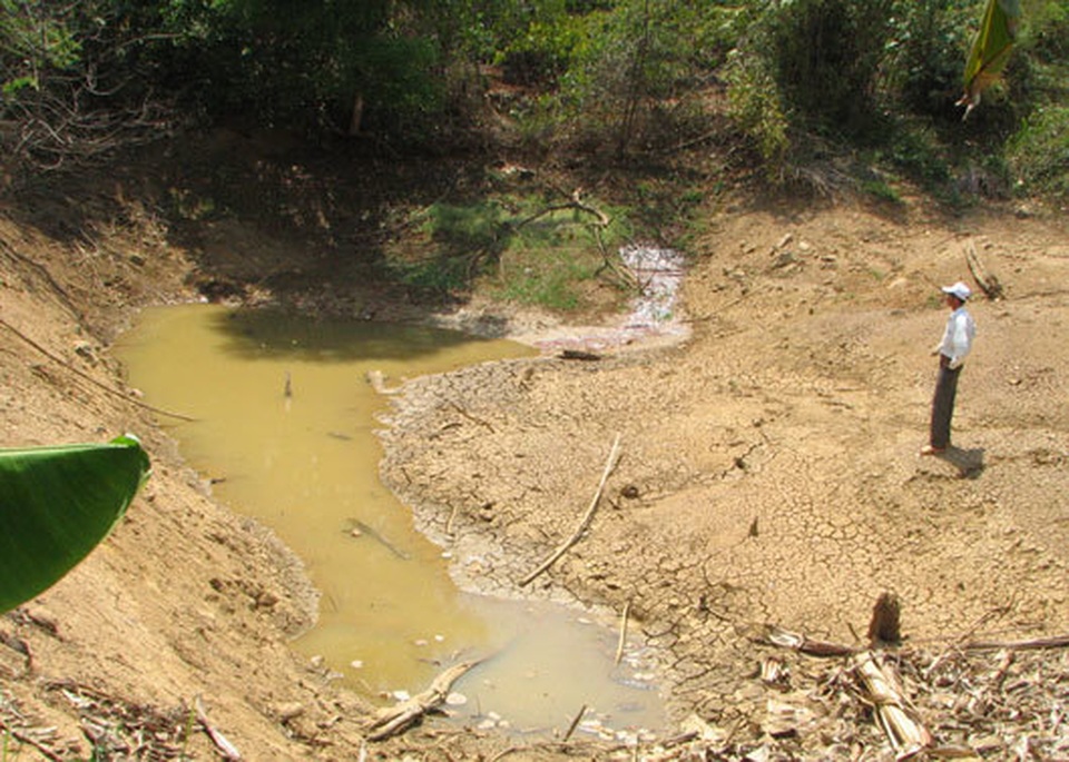 Người dân lao đao, hàng ngàn ha cây trồng chờ... chết vì nắng hạn - 3 Người dân lao đao, hàng ngàn ha cây trồng chờ... chết vì nắng hạn - 3