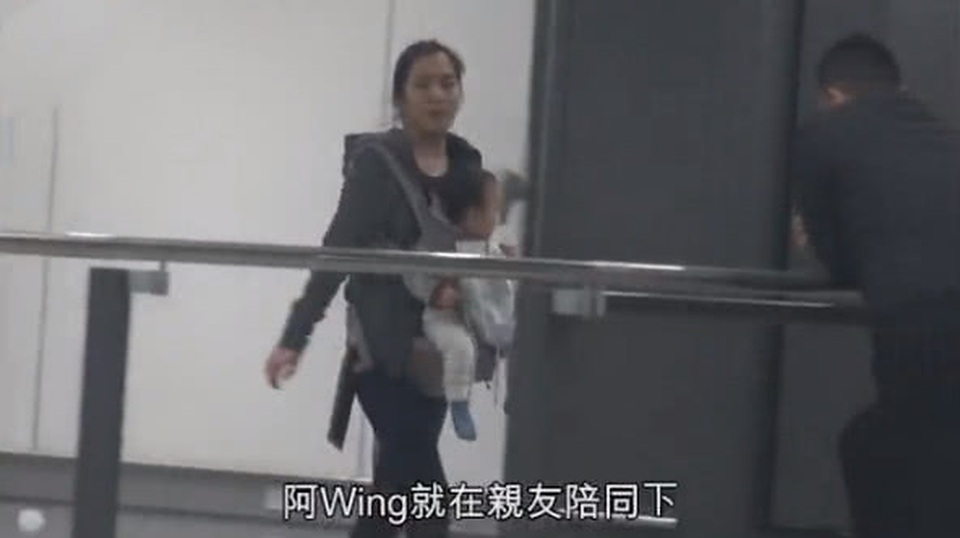 Lê Minh lần đầu lộ diện cùng vợ và con gái - 6 Lê Minh lần đầu lộ diện cùng vợ và con gái - 6