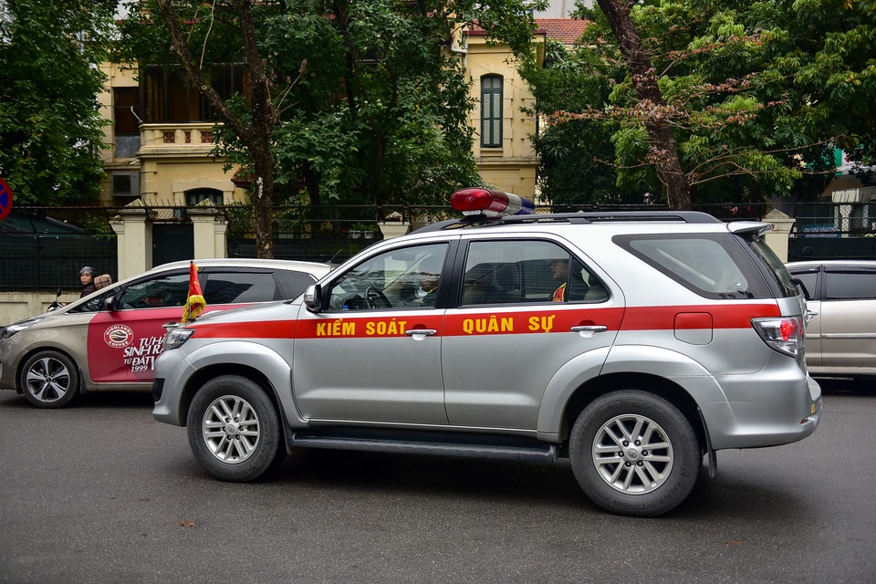 Siết chặt an ninh tại đường Lý Thường Kiệt trước giờ đón Chủ tịch Triều Tiên Kim Jong-un - 9